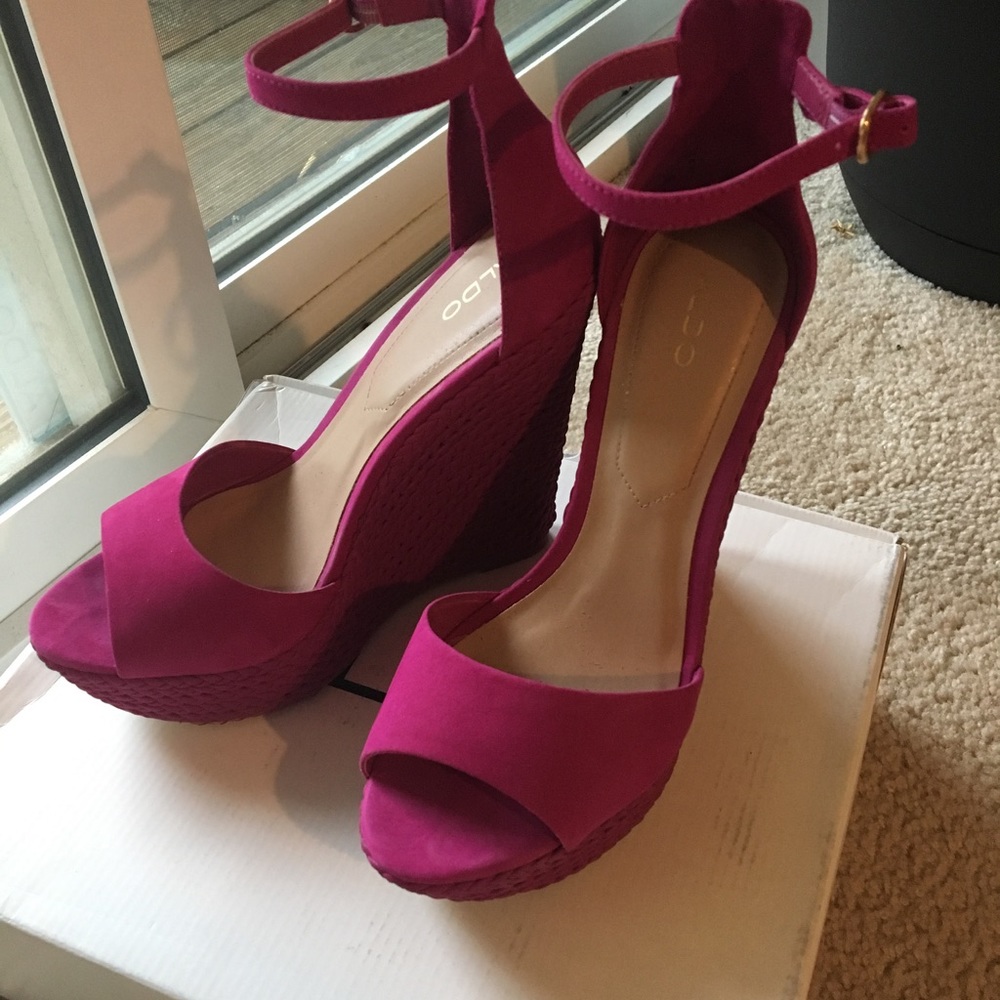 Aldo fuchsia "Laysa" wedges 7.5
